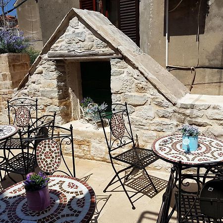 Villa Nautica Stone House Split Exterior photo