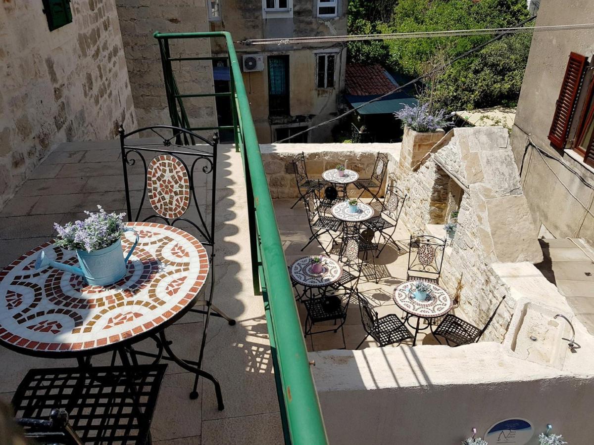 Villa Nautica Stone House Split Room photo