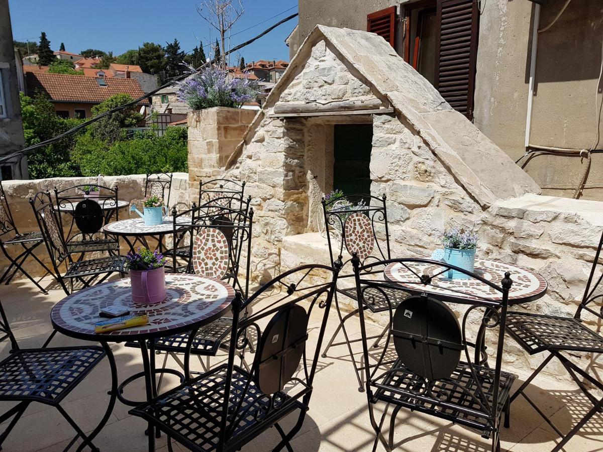 Villa Nautica Stone House Split Exterior photo
